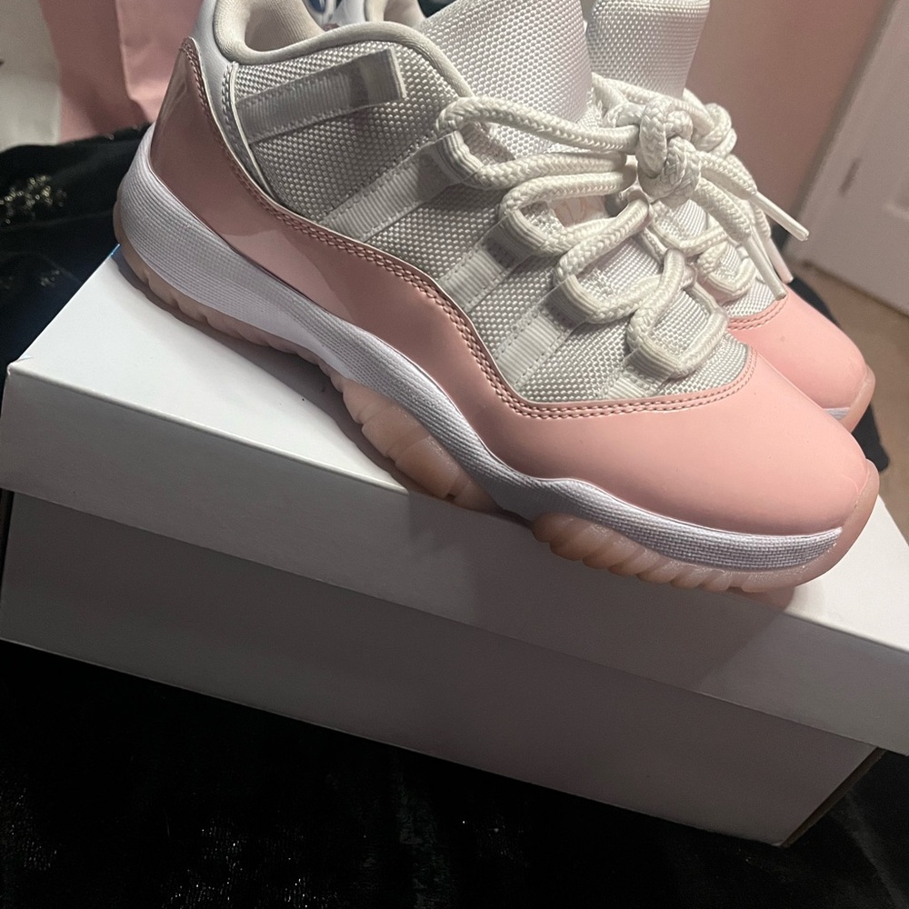 Jordan 11 WMNS LEGEND PINK